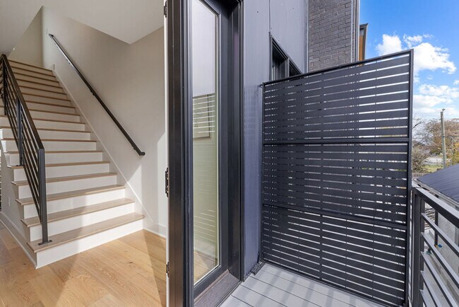 Building Photo - 1117 3rd Ave S