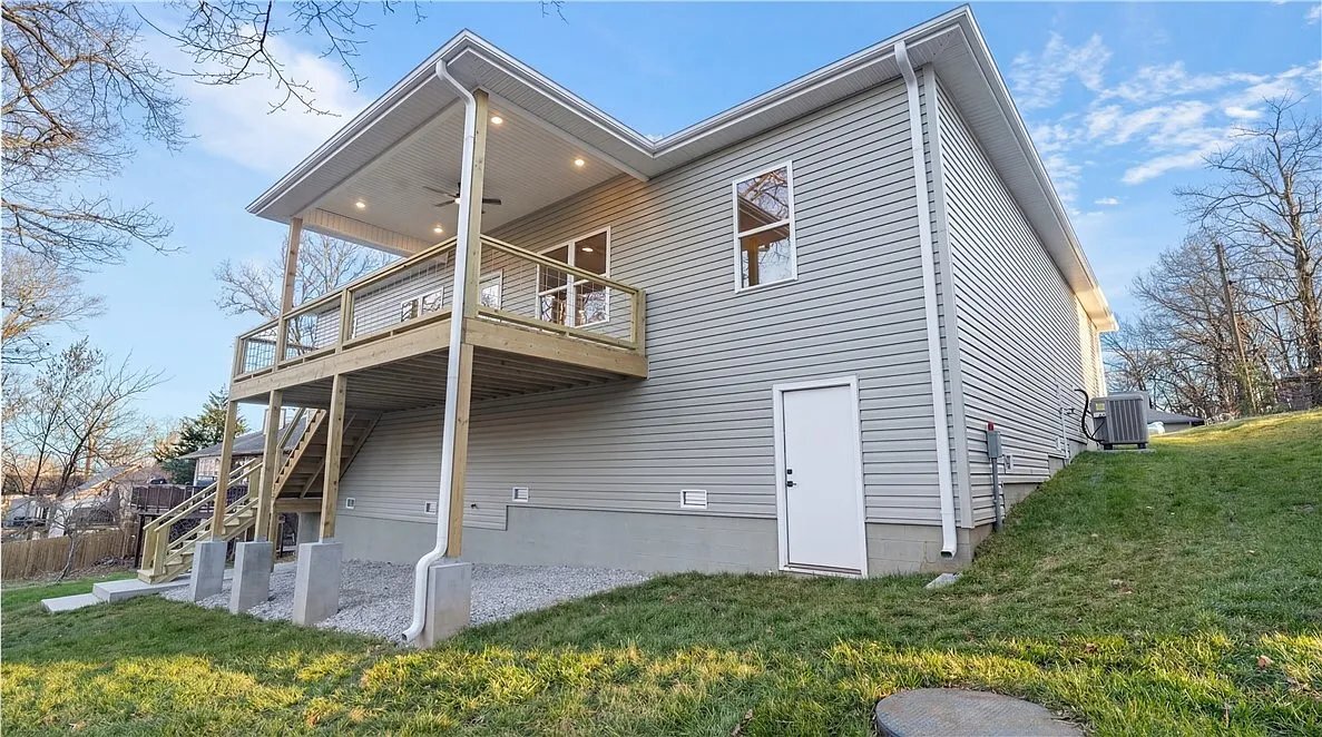 Building Photo - 5 Burnham Dr