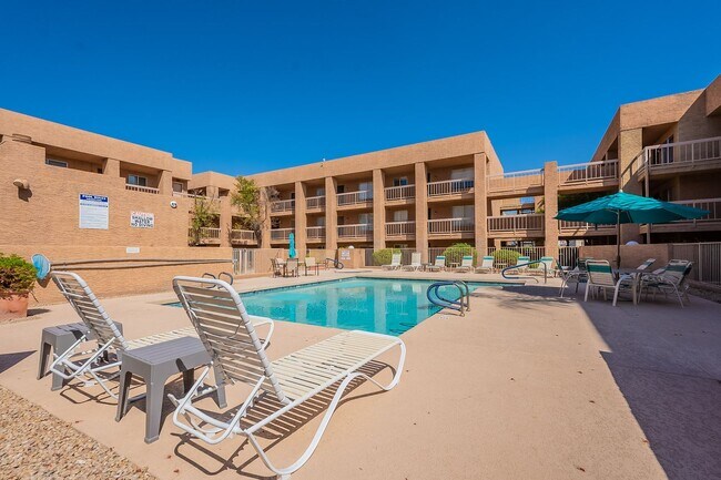 Building Photo - Two Bedrooms in Old Town Scottsdale - Avai...