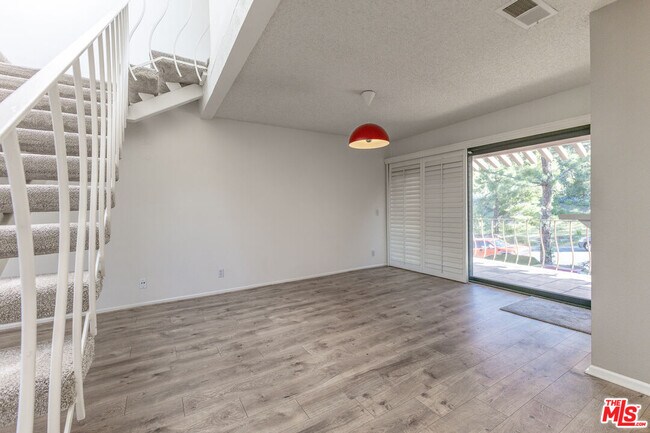 Building Photo - 1709 Cam De Villas