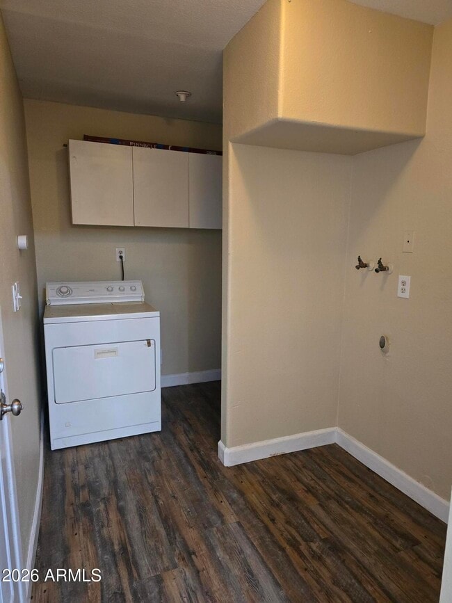 Building Photo - 9002 W Roma Ave