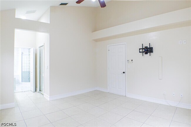 Building Photo - 160 Lady Palm Dr
