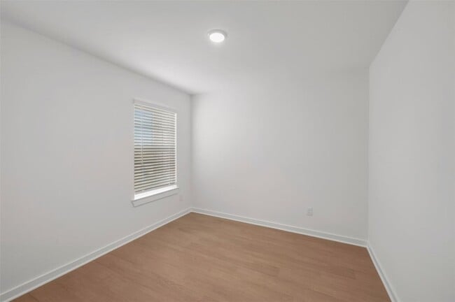 Building Photo - 32506 Lantana Flds Rd