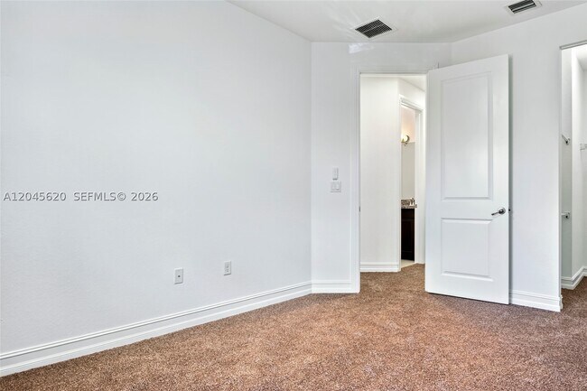 Building Photo - 142 SW 127th Terrace