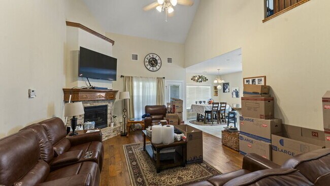 Building Photo - 3900 SW Grey Hawk Dr