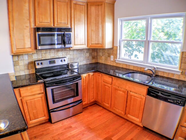 Building Photo - Graduate Hospital Home