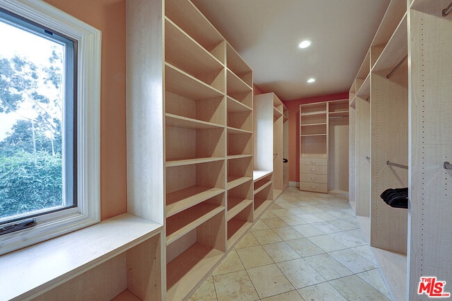 Building Photo - 209 S Anita Ave