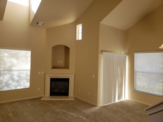 Building Photo - Two Bedroom Two Bath Condo at Fallen Le...