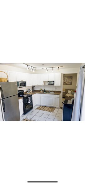 Building Photo - 4915 Weymouth St