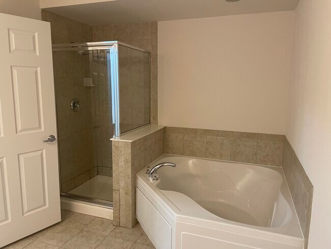 Building Photo - 3501 Wellington Ct