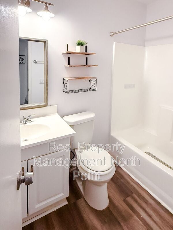 Building Photo - 515 Lynch Ave NW