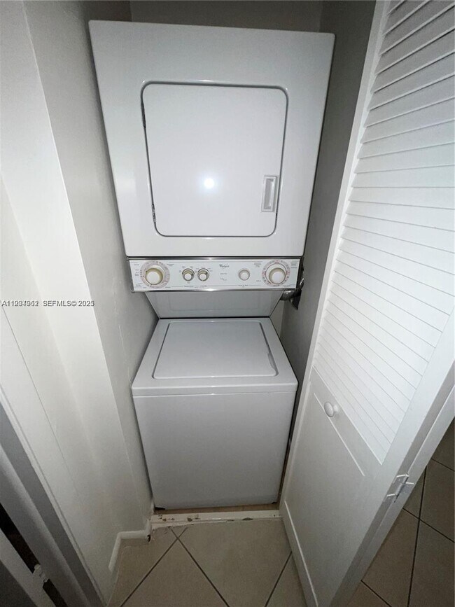 Building Photo - 11453 NW 39th Ct