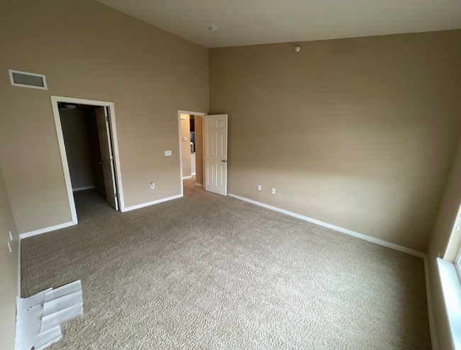 Building Photo - Fantastic!  Light and Bright!  1 bed + loft - 1 bath