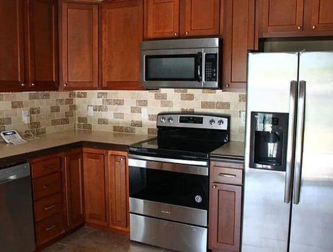 Building Photo - 5-bedroom, 2-bathroom home located in the heart of Colorado Springs