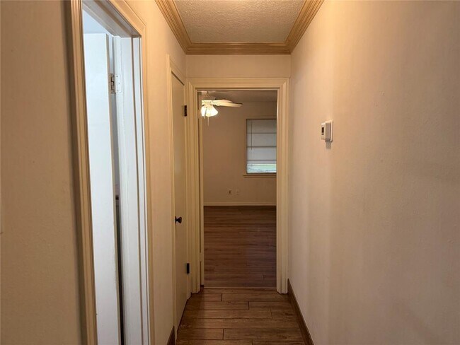 Building Photo - 1011 Pampa St