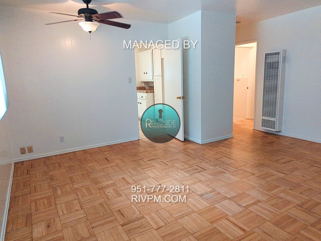 Building Photo - This centrally located Riverside duplex will go fast!!