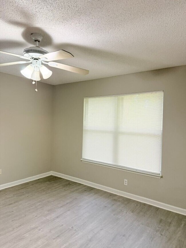 Building Photo - 25 Ryarbor Dr