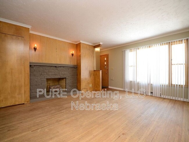 Building Photo - 5156 Pierce St