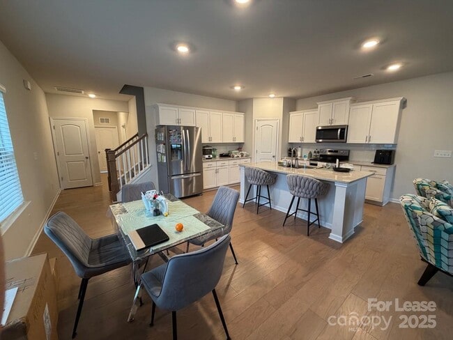 Building Photo - 403 Wescott St