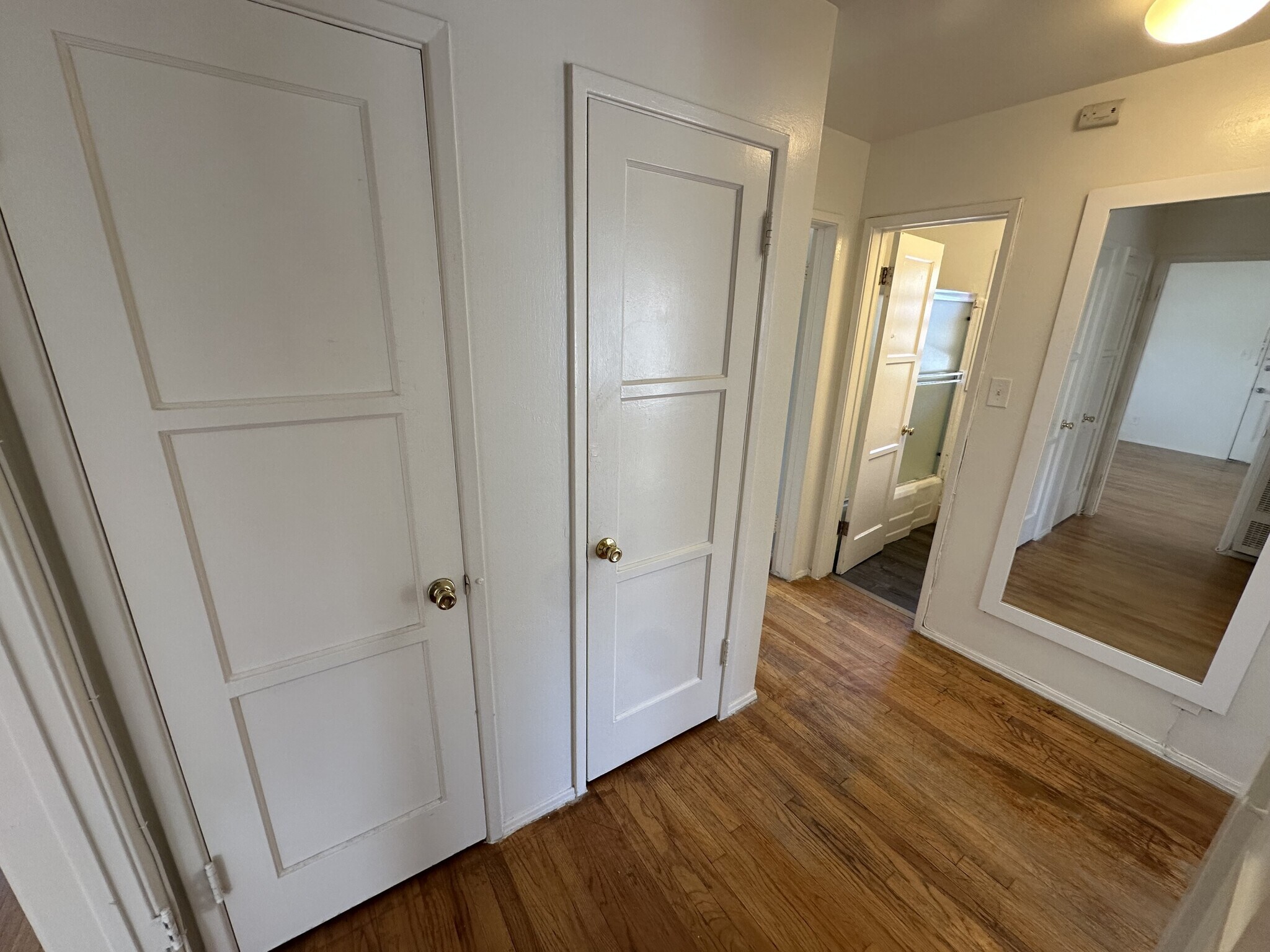 Building Photo - 2471 Silver Lake Blvd