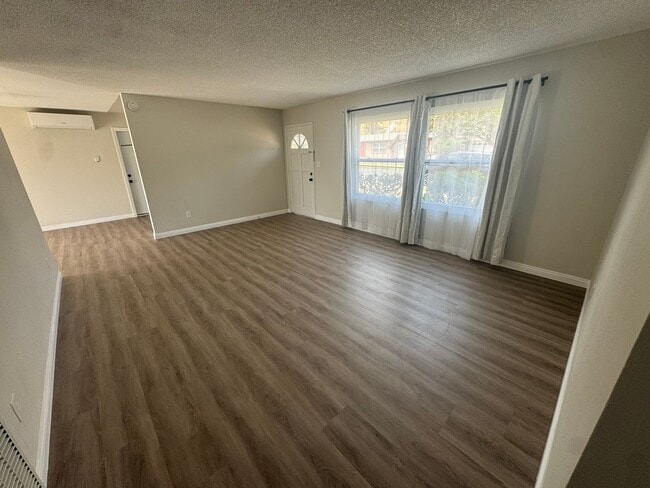 Building Photo - 1071 Osage Dr