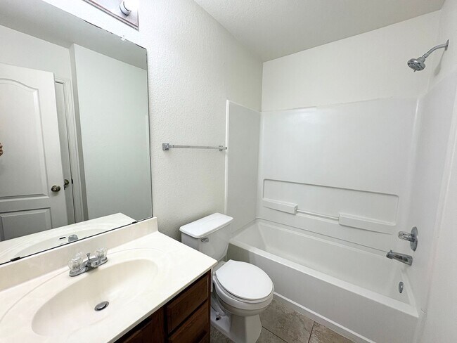 Building Photo - 2502 Perkins Pl
