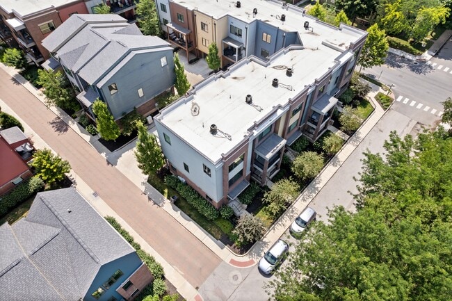 Building Photo - 1009 N Park Ave