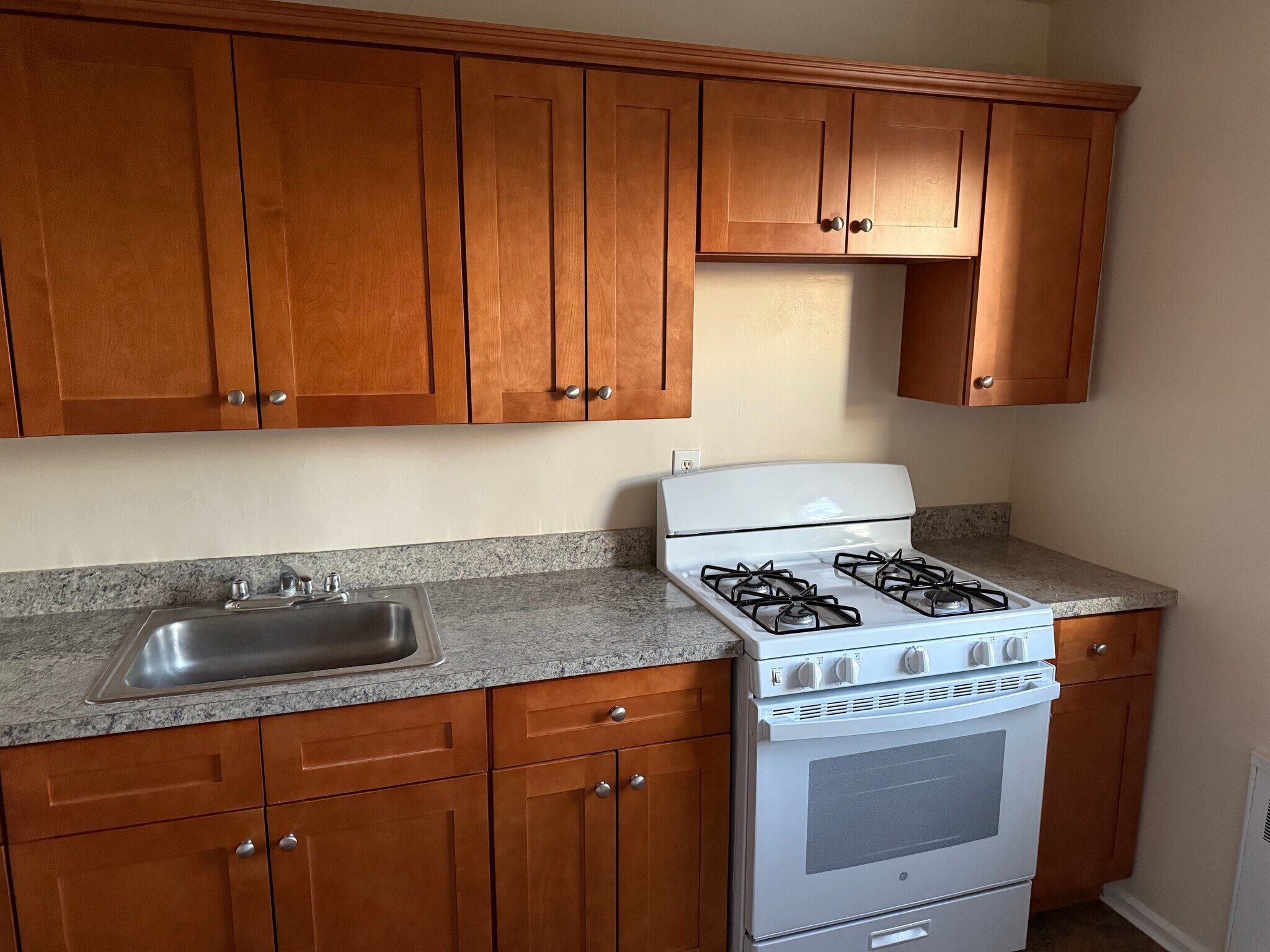 Building Photo - 146 Union Ave