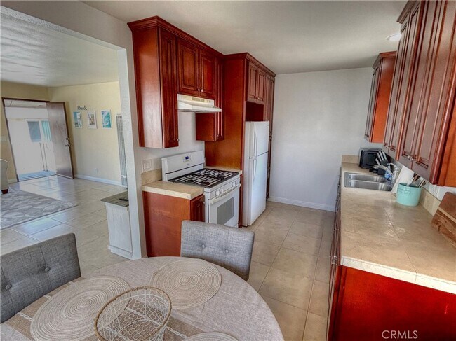 Building Photo - 308 Avenida Granada