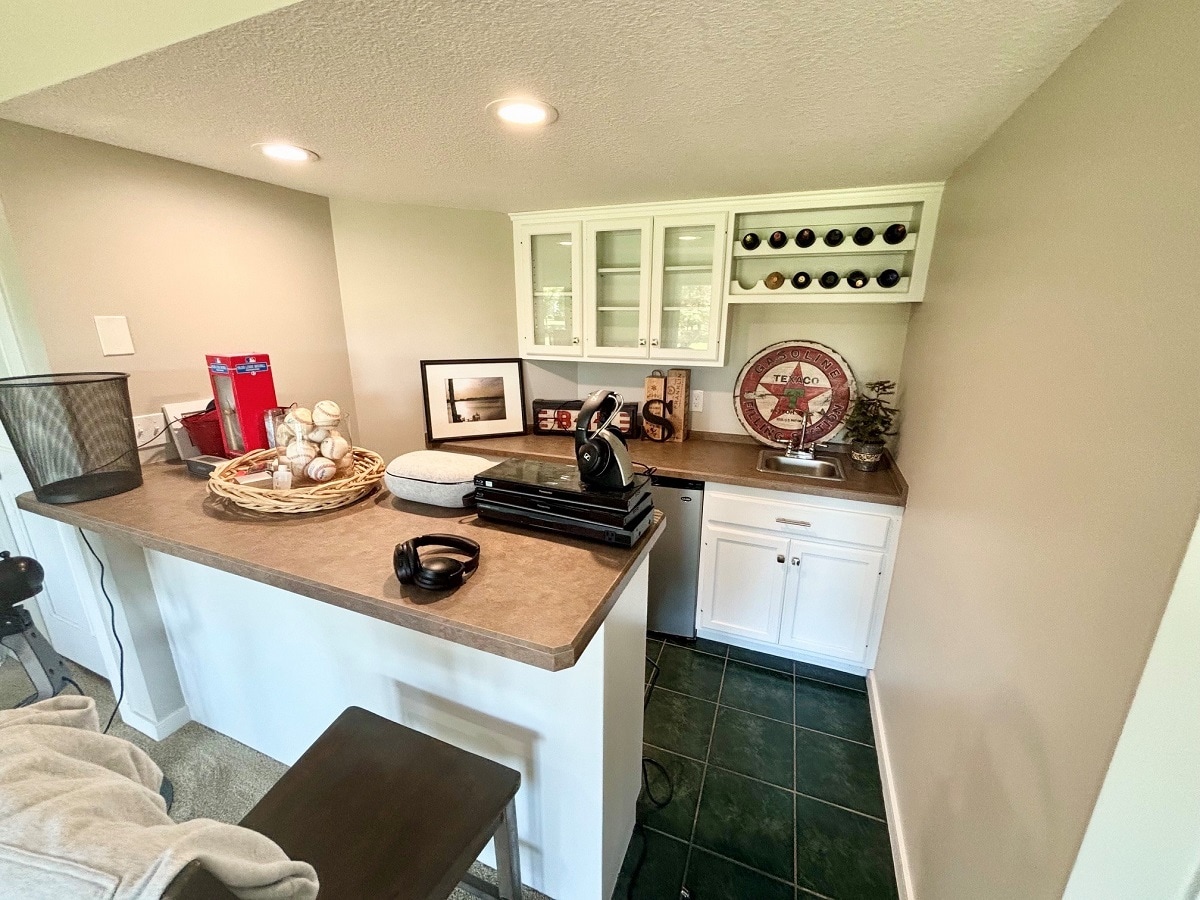 Building Photo - 2077 Woodstone Dr