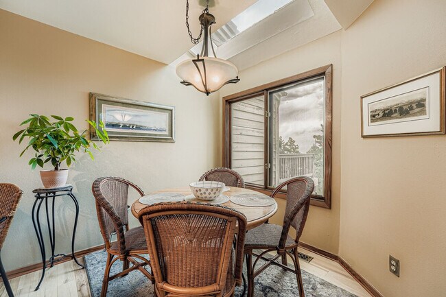 Building Photo - 776 Chimney Creek Dr