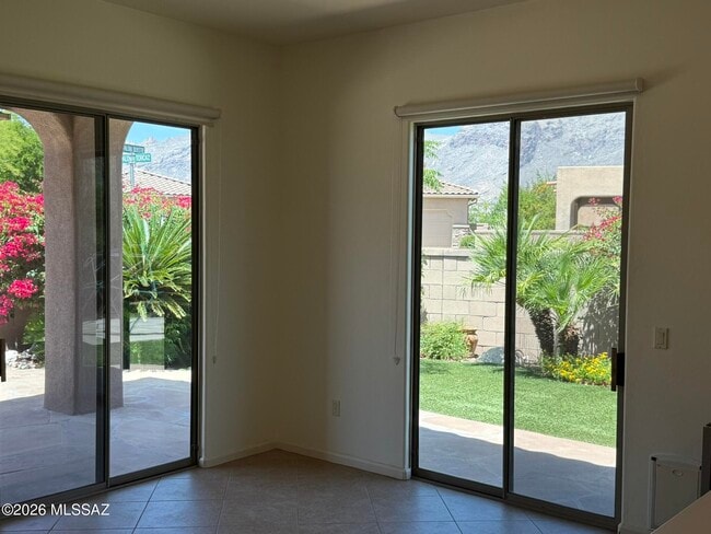 Building Photo - 5967 N Campo Abierto