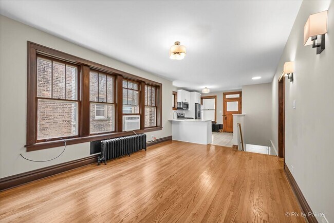 Building Photo - 623 Elgin Ave