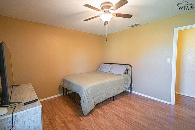 Building Photo - 1223 Amherst St