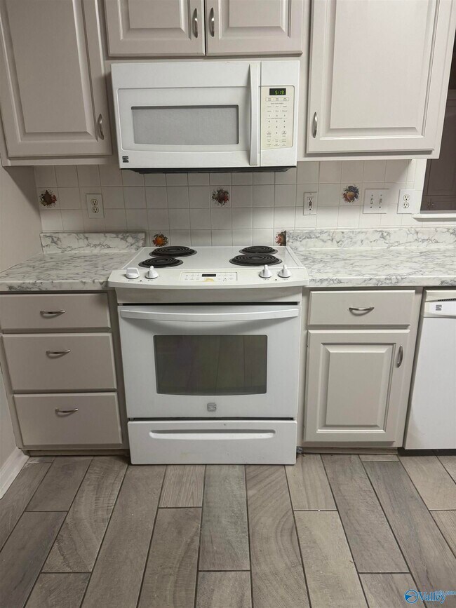 Building Photo - 113 Montrose Dr