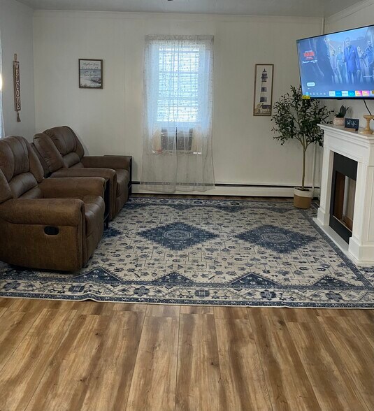 Building Photo - 1101 7th Ave