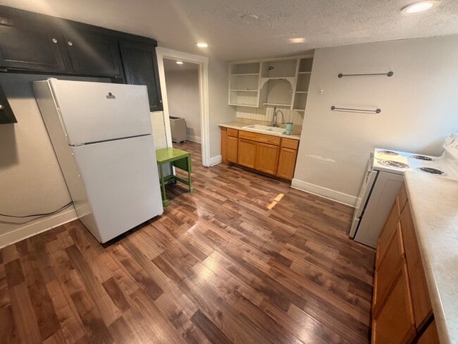 Building Photo - 170 E 300 N