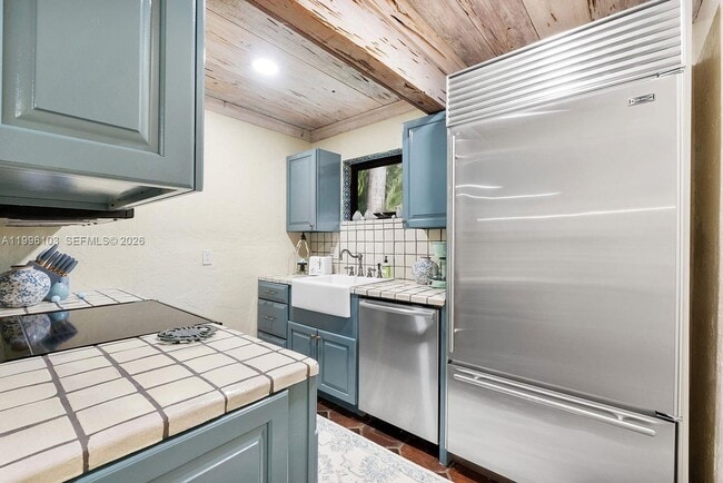 Building Photo - 226 Chilean Ave