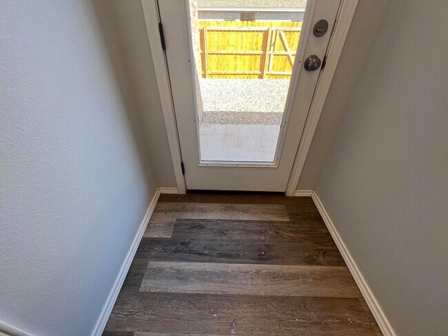 Building Photo - 5606 Jarvis St