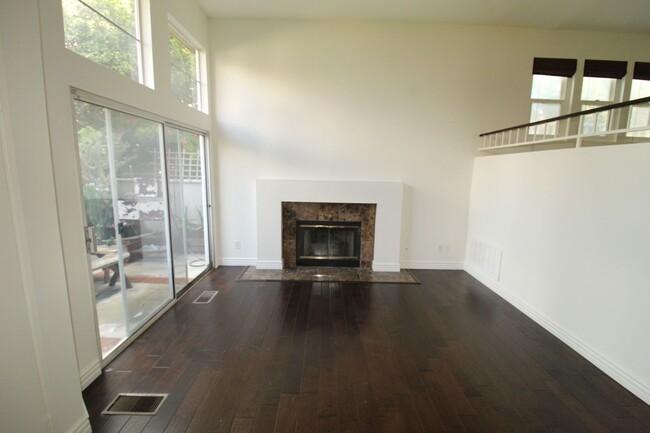 Building Photo - Cape Weston Condo with Great Layout!