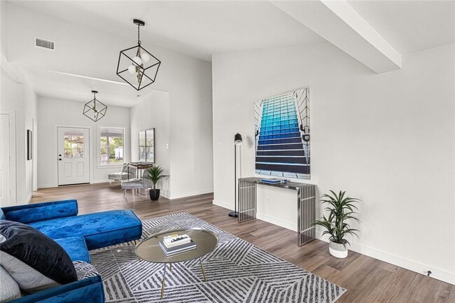 Building Photo - 710 S Pearl St