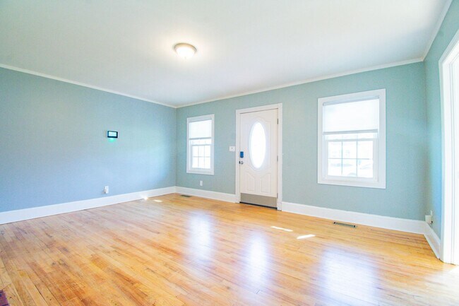 Building Photo - Available 3/27/26 - Charming Haymount 3 Bedroom 2 Bathroom Home- Pets Okay