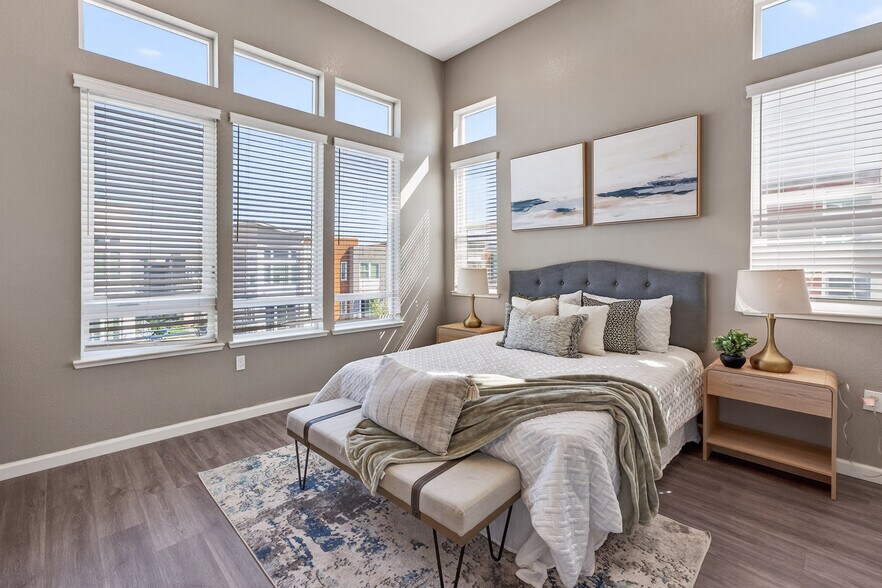 Primary bedroom suite - 176 Agustin Narvaez St
