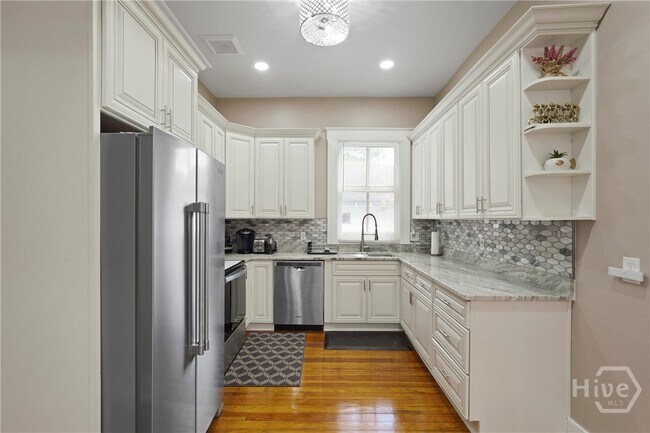 Building Photo - 306 W 42nd St