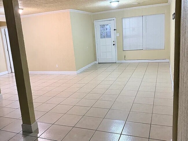 Building Photo - 1109 Wedgewood Cir