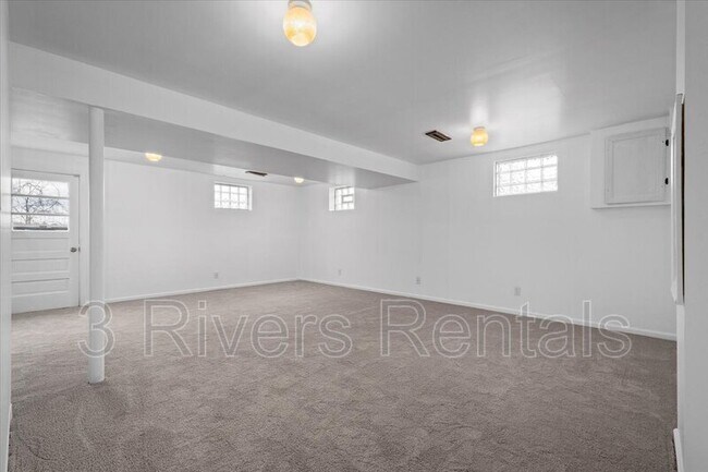 Building Photo - 1303 Cloverdale St