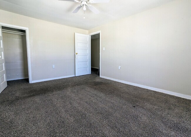 Building Photo - "Charming 3 Bed Duplex for Rent in Jacksonville, FL - Spacious, Convenient, and Ready for You!"