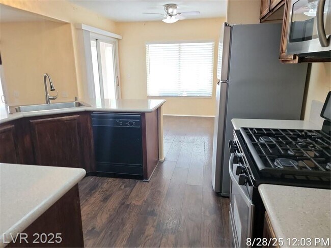 Building Photo - Charming Silverado Ranch Home!