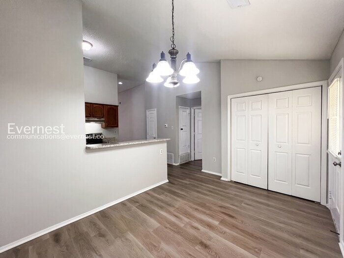 Building Photo - 1208 W E Ross Pkwy