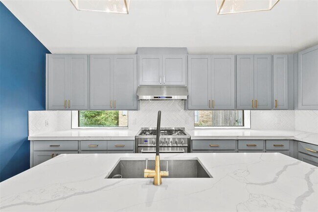 Building Photo - 2703 Tannehill Dr
